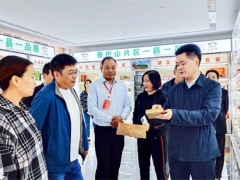 湖北省竹溪縣縣委書記柯尊勇專題調(diào)研電商產(chǎn)業(yè)發(fā)展、食用菌產(chǎn)業(yè)轉(zhuǎn)型升級(jí)等工作 ()